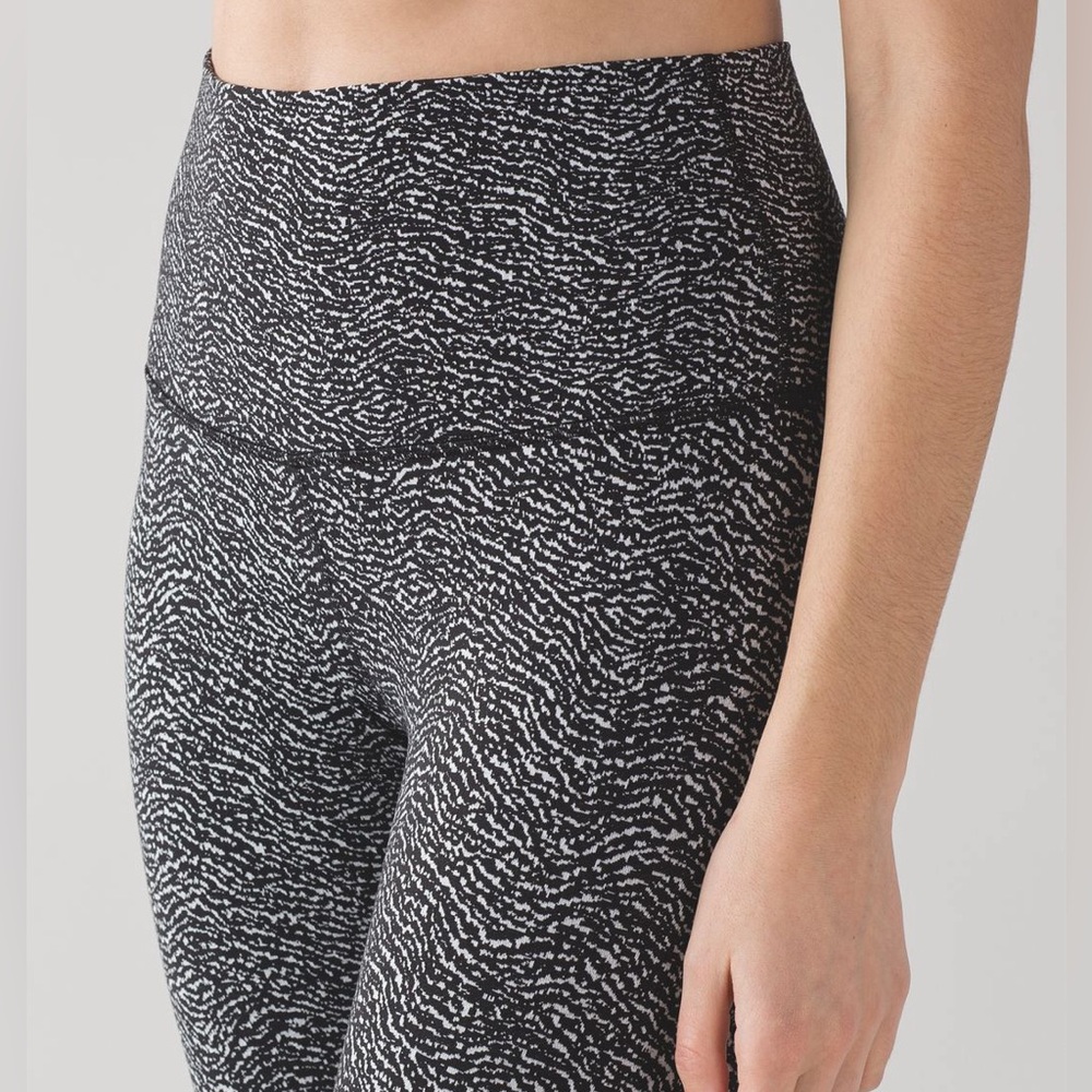 🍋 Lululemon Wunder Under Crop Hi-Rise 21" Luon Ripple Jacquard